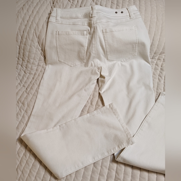 Cabi Size 6 High Slim White jeans distressed ripped look new without tags - Picture 6 of 13